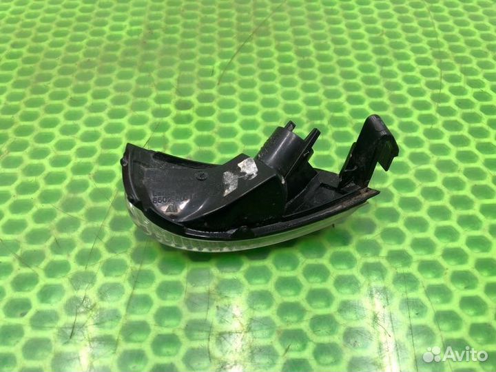 Повторитель поворота в зеркало левый LADA Xray