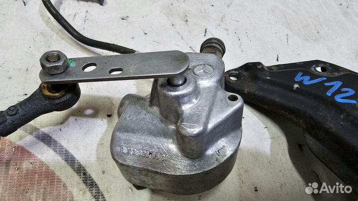 Кран гидра подвески на Mercedes-Benz W124