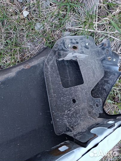 Продам крыло Logan 2