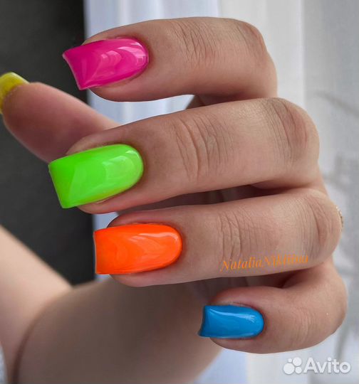 Услуги маникюра и педикюра