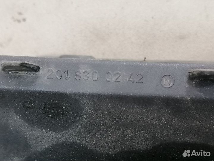 Решетка вентиляционная Mercedes 190 W201 1982-1993