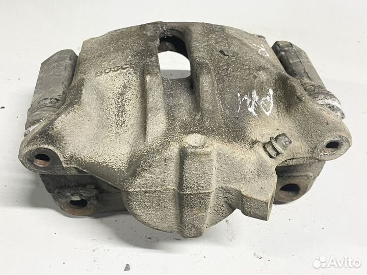 Суппорт правый передний Renault Scenic 2