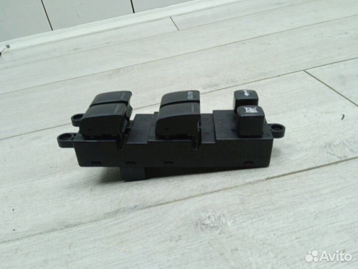 Блок управления стеклоочистителем передний левый