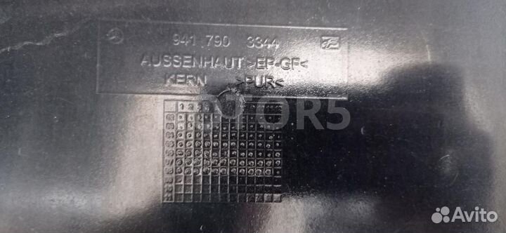 Спойлер (обтекатель) межосевой лев. Mercedes-Benz