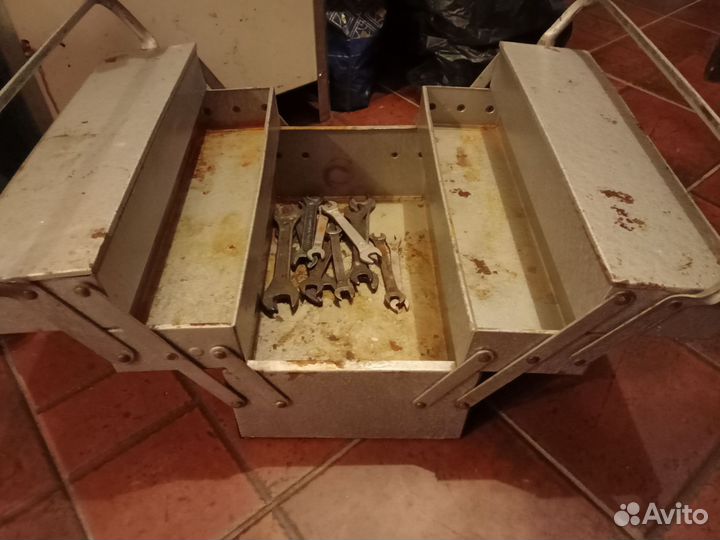 Ящик для инструмента металлический