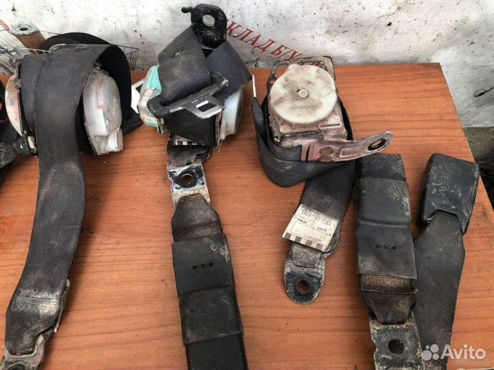 Ремень безопасности Toyota Corolla X