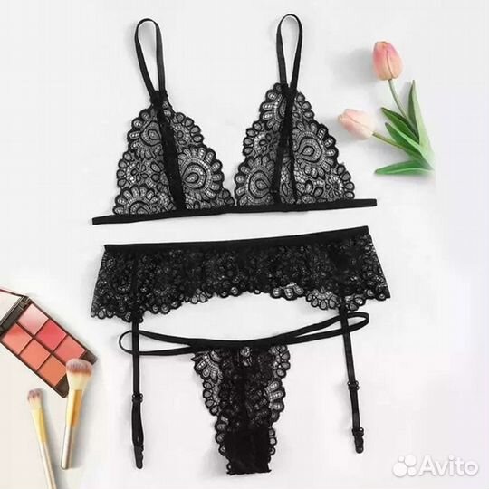 Комплект кружевного эротического белья