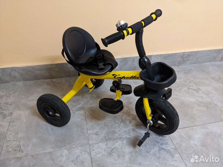 Трёхколёсный велосипед с ручкой Capella