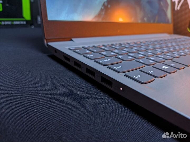 Ноутбук Ryzen 5 8 Gb SSD 512 Vega 8 IPS