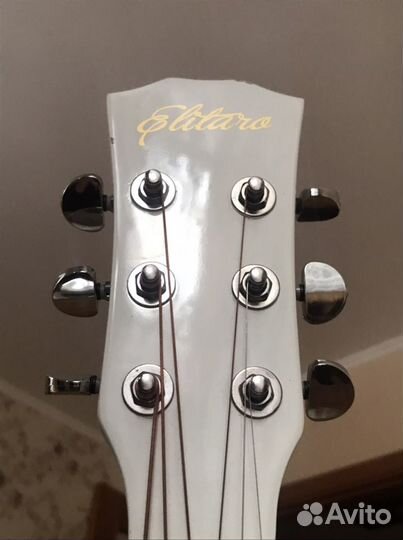 Акустическая гитара