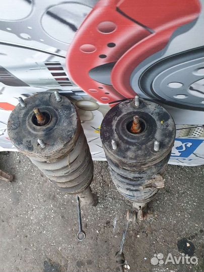 Крайслер 300 С. Передние стойки в сборе