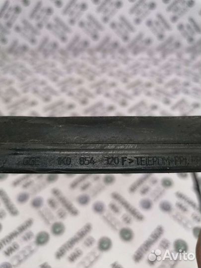 Молдинг лобового стекла Фольксваген Гольф 5