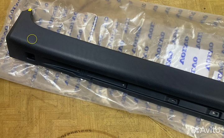 Накладка на порог наружная правая XC90