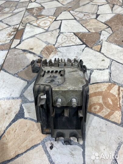 Блок предохранителей (моторный отсек) Citroen C4