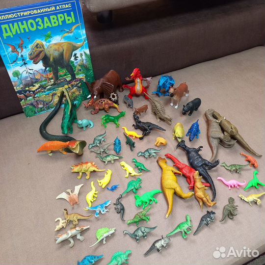 Динозавры и книга о них пакетом