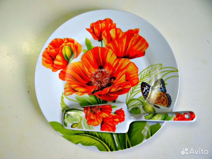 Тортовница с лопаткой