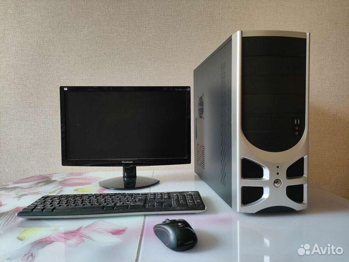 Intel Xeon e5440 (2,8GHz) + HD7730 (2Gb)