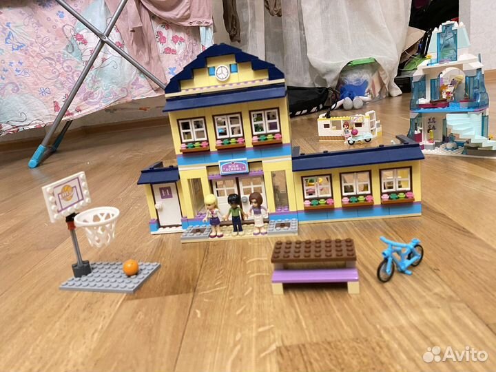 Lego Friends школа