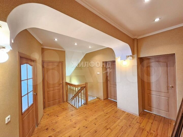 Коттедж 209,6 м² на участке 10 сот.