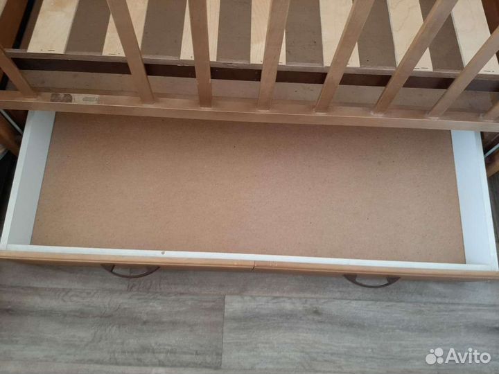 Детская кровать, кроватка с маятником и матрасиком