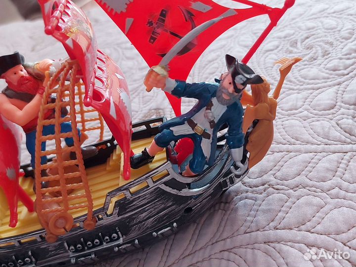 Детские игрушки корабль с пиратами