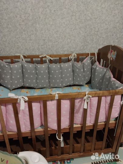 Детская кроватка с маятником и ящиком