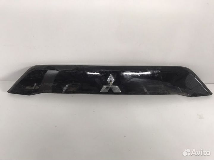Накладка крышки багажника Mitsubishi Outlander XL