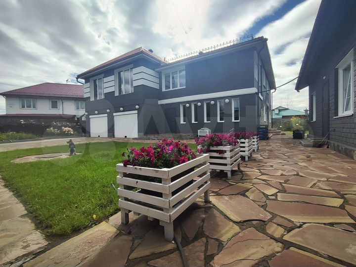 Коттедж 700 м² на участке 12 сот.