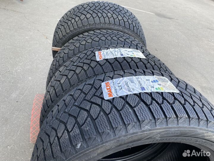 Maxxis Premitra Ice 5 SUV / SP5 265/45 R21 108T