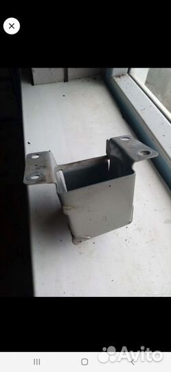 Кронштейн усилителя правый под задним бампером