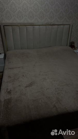 Кровать