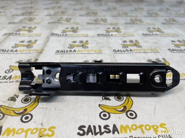 Кронштейн ремня безопасности передний Volkswagen