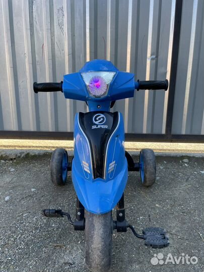 Трехколесный велосипед