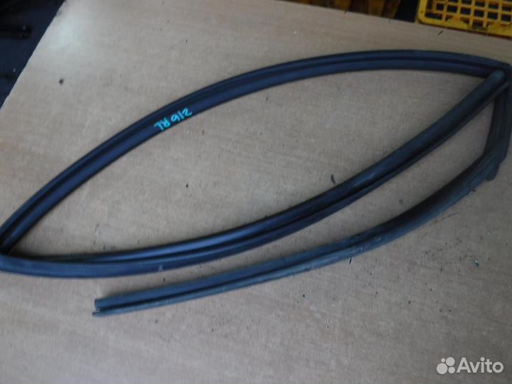 Уплотнитель стекла двери Nissan Almera G15