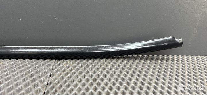 Уплотнитель стекла двери перед прав Kia Cerato 2 TD 2009