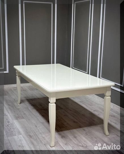 Раскладной стол и стулья из натурального дерева