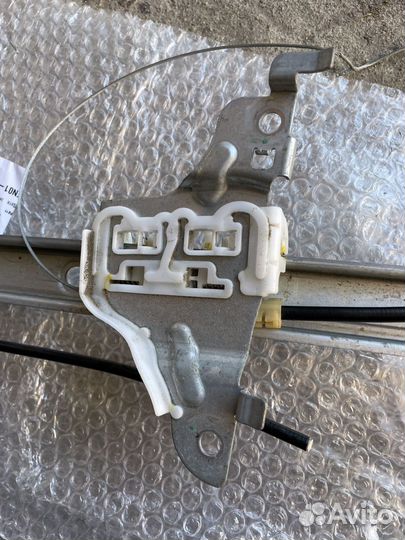 Стеклоподьемник Тoyota Corolla