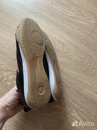 Кроссовки футзалки 23,5 см