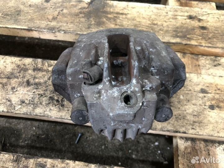 Суппорт тормозной задний правый Bmw 5 E60 N52B25