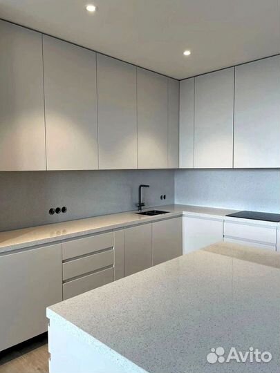 Кухонный гарнитур угловой в потолок и с островом