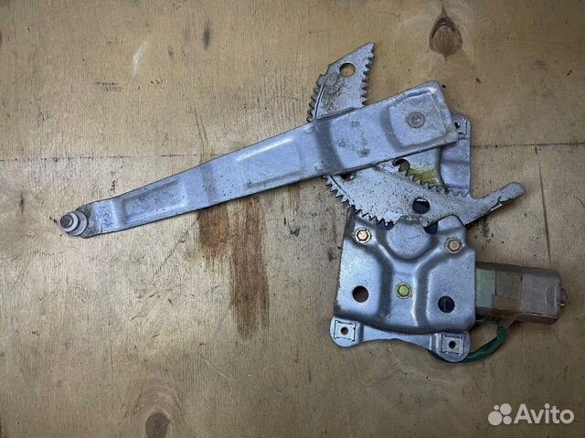 Стеклоподъемник задний правый Mazda Demio DW