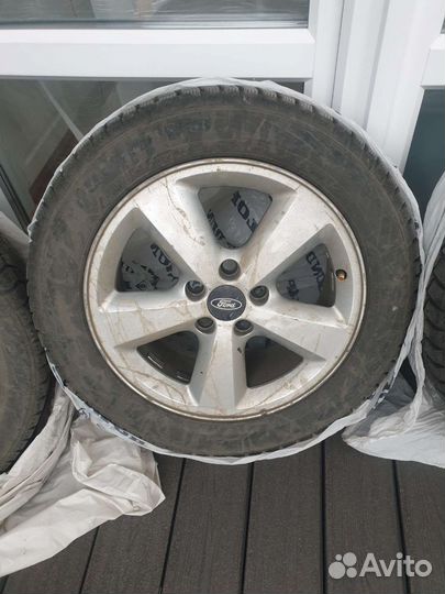 R16 Pirelli Formula Ice 205/55, PCD 5x108 DIA 63.3