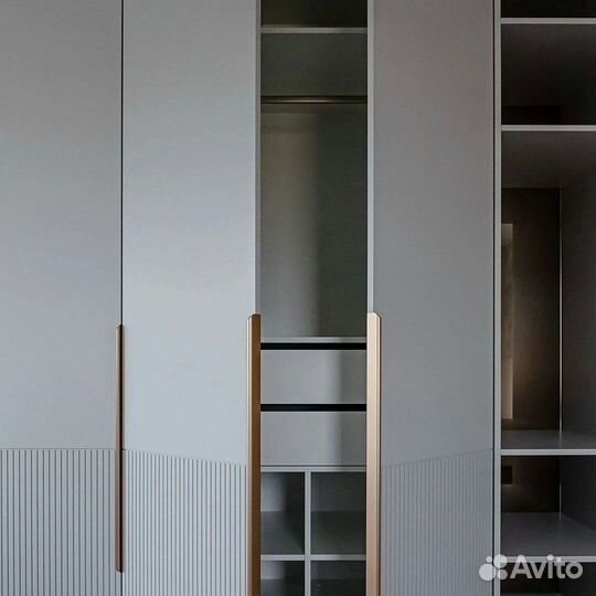 Встроенный распашной шкаф