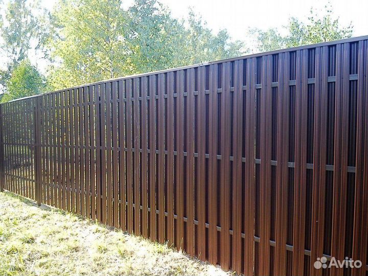 Забор из металлического штакетника