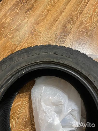 Bridgestone Blizzak DM-V1 235/60 R17