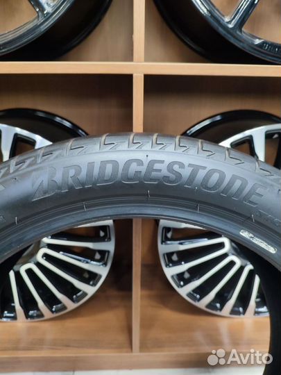 Bridgestone Turanza T005 245/40 R19 и 275/35 R19 100Y