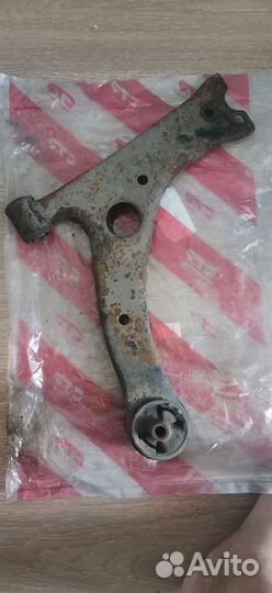 Рычаг передней подвески Toyota Avensis t25