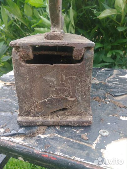 Утюг старинный