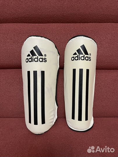 Щитки adidas для единоборств
