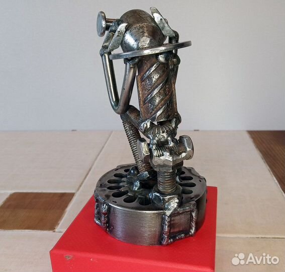 Статуэтка из металла 